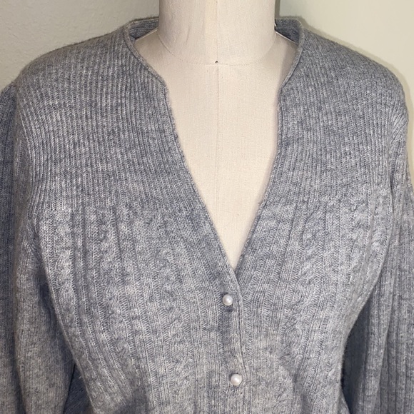 VERONICA JONES | 1960’S SWEATER - Picture 2 of 10